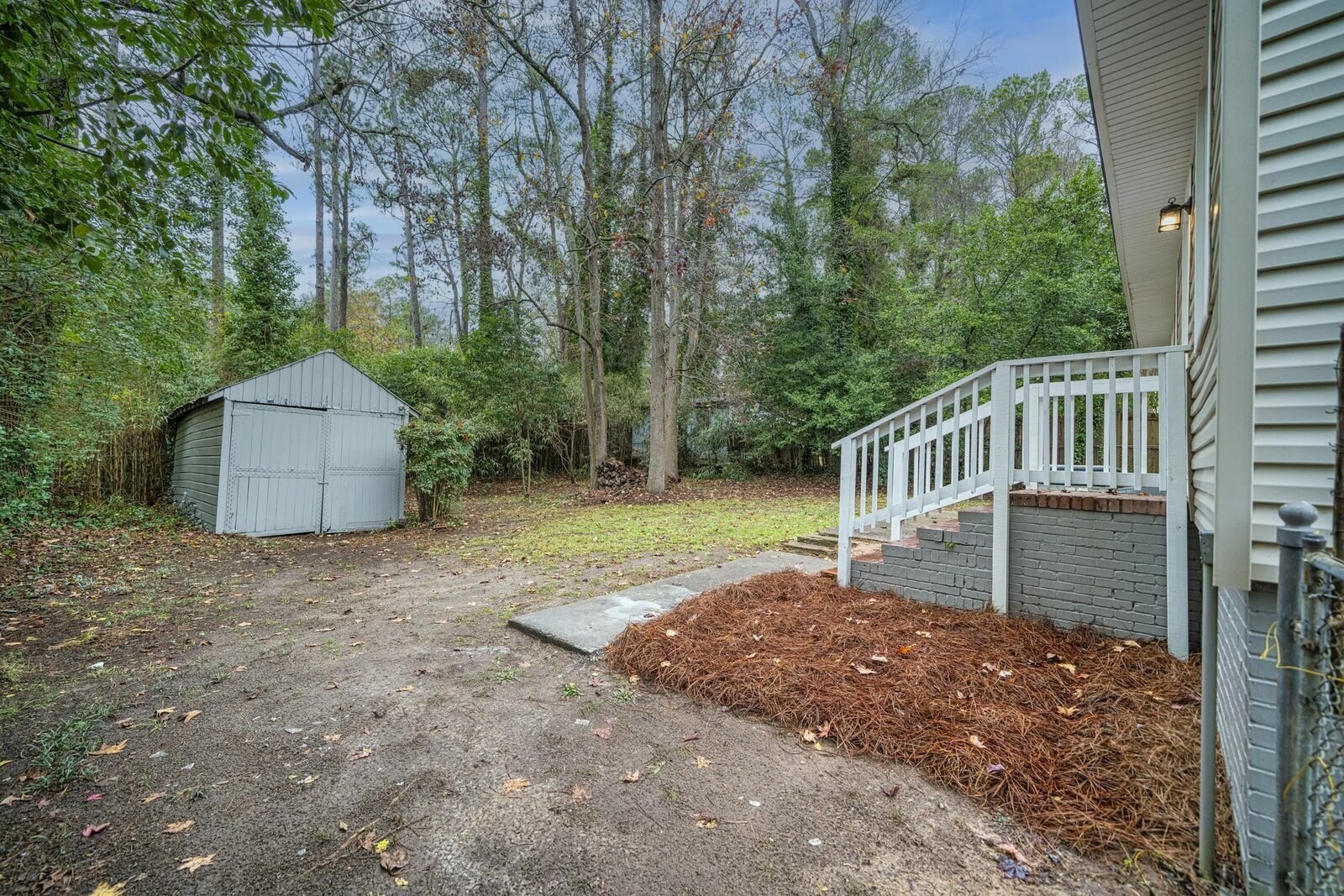 Building Photo - 661 Lorraine Dr