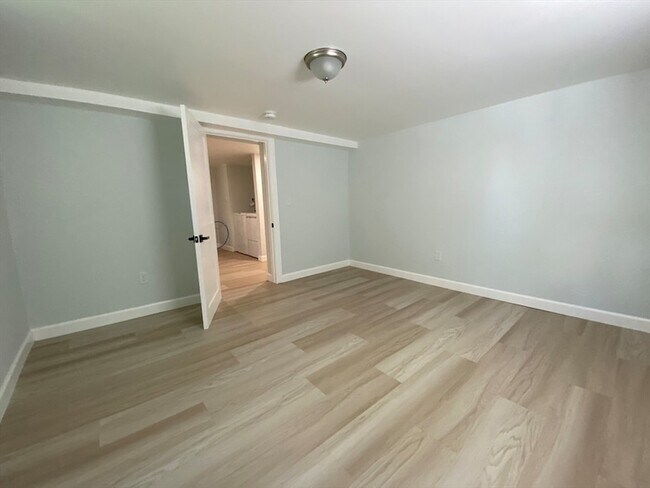 Building Photo - 30 Beechmont St