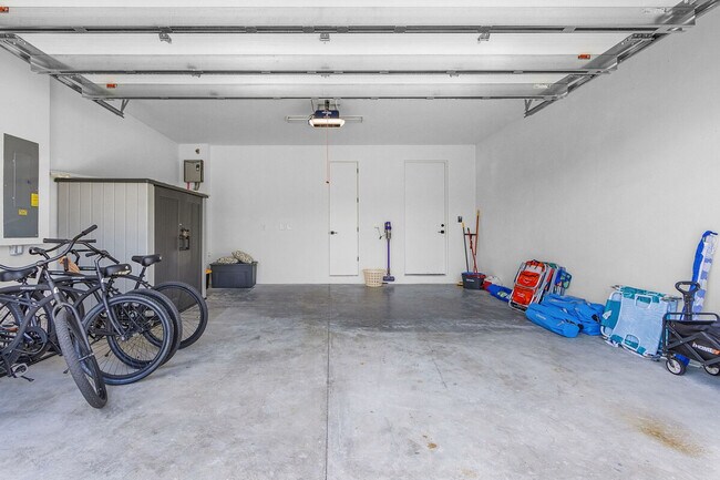 Building Photo - 678 95th Ave N