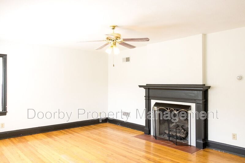 Building Photo - 219 Sequoia Dr