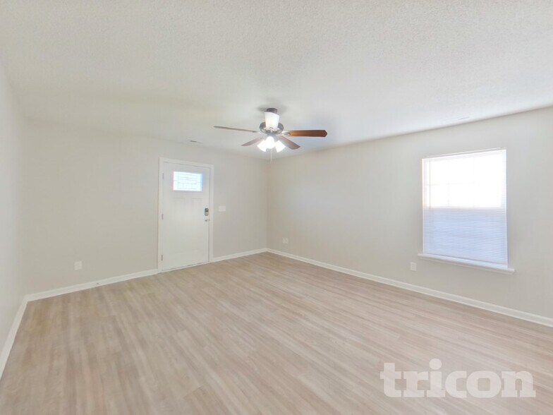 Building Photo - 136 Katrina Ct