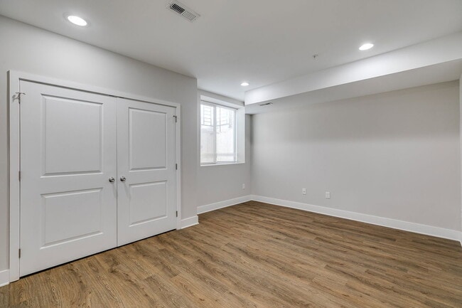 Building Photo - 2630 Annin St