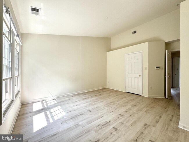 Building Photo - 10175 Treble Ct