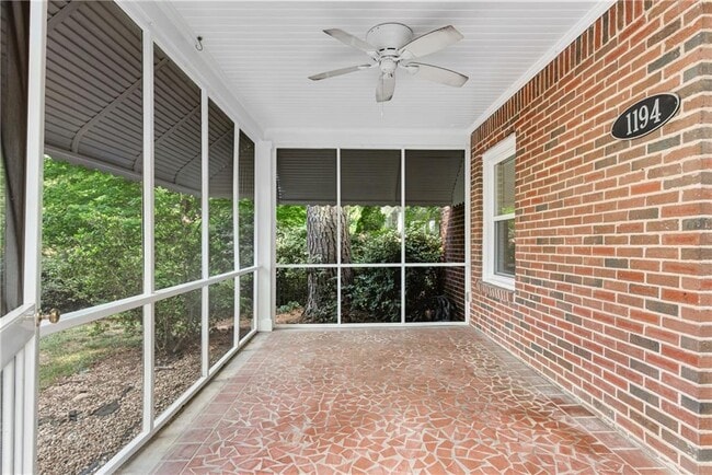 Building Photo - 1194 Spring Valley Ln NE