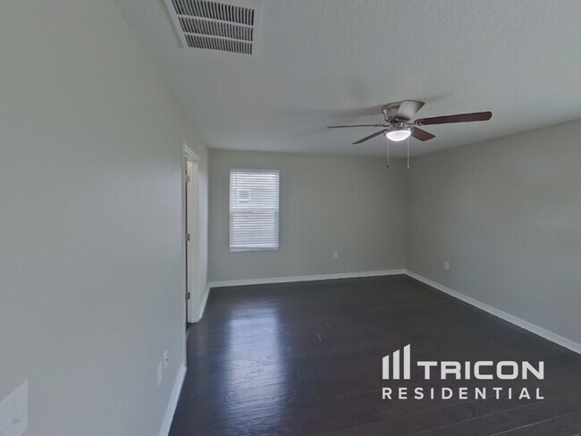 Building Photo - 10710 Southern Forest Dr