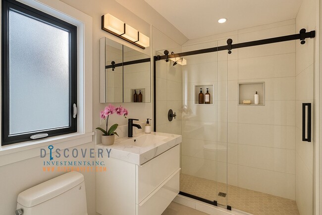 Building Photo - Updated MCM Gem in Adams Point