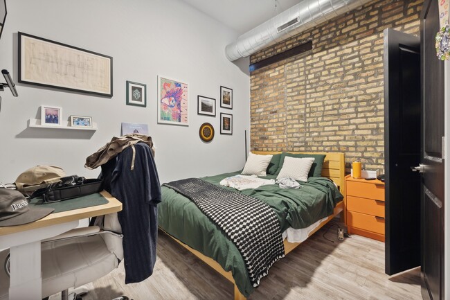 Building Photo - 1572 N Milwaukee Ave