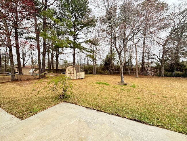 Building Photo - Available now. Freshly renovated! 4/3 Home...