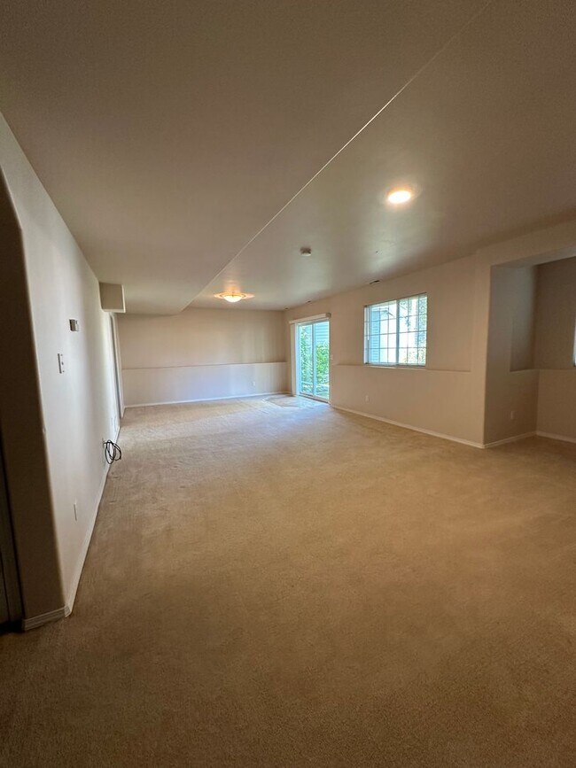 Building Photo - 4735 Potter Crest Cir