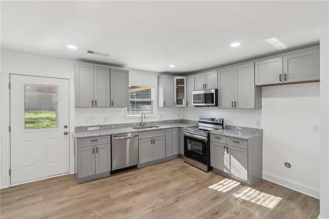 Building Photo - 4179 Hanes Dr