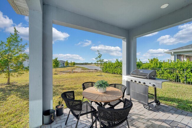 Building Photo - 10142 SW Orana Dr