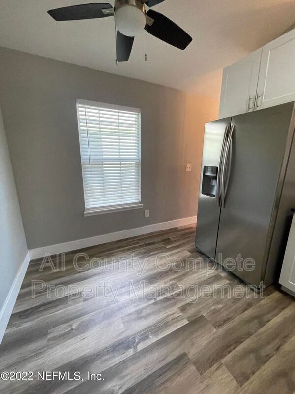 Building Photo - 72 7th St