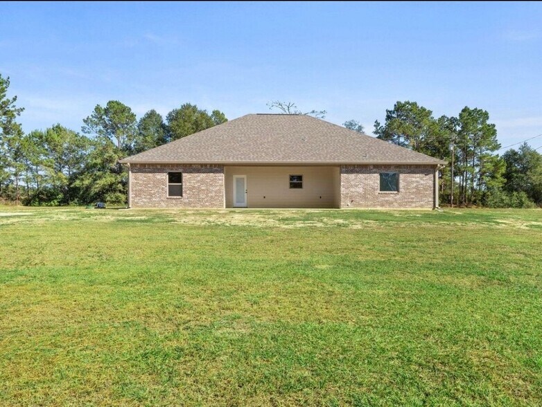 Building Photo - 1828 Three Pine Church Rd