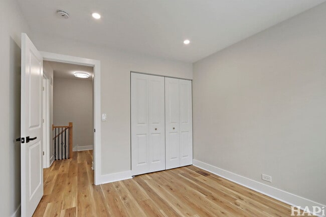 Building Photo - 1335 Cove Dr