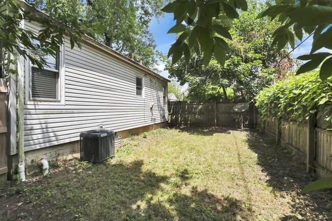 Building Photo - 2940 Hiawatha St