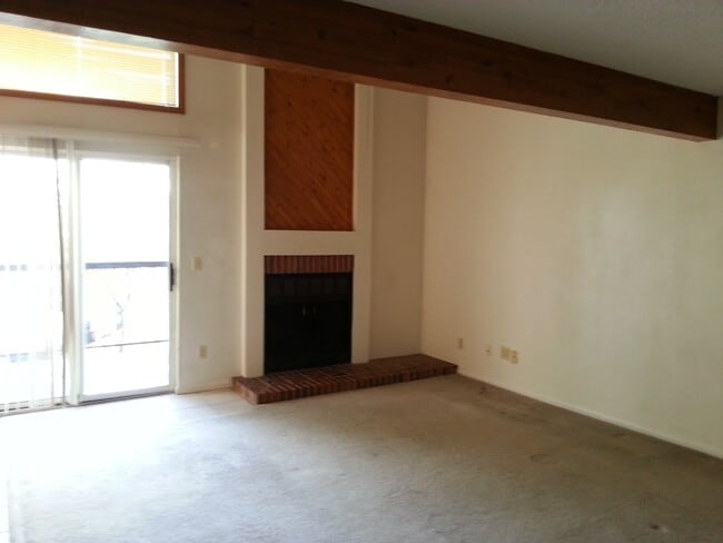 Building Photo - Spacious with sky light and loft!