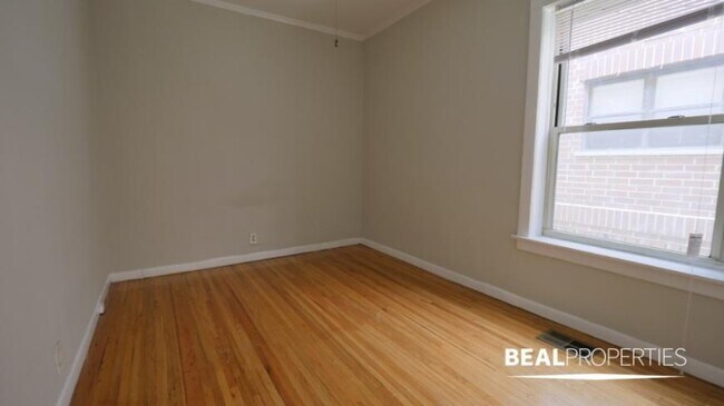 Building Photo - 1 bedroom in CHICAGO IL 60657