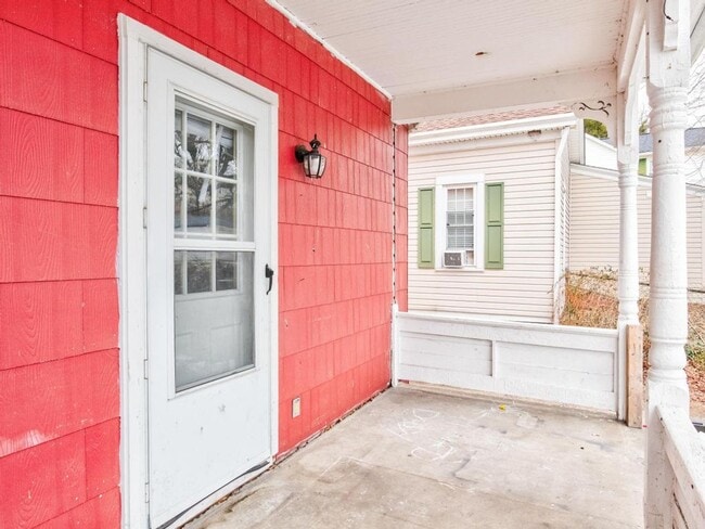 Building Photo - 506 Bryan Ave