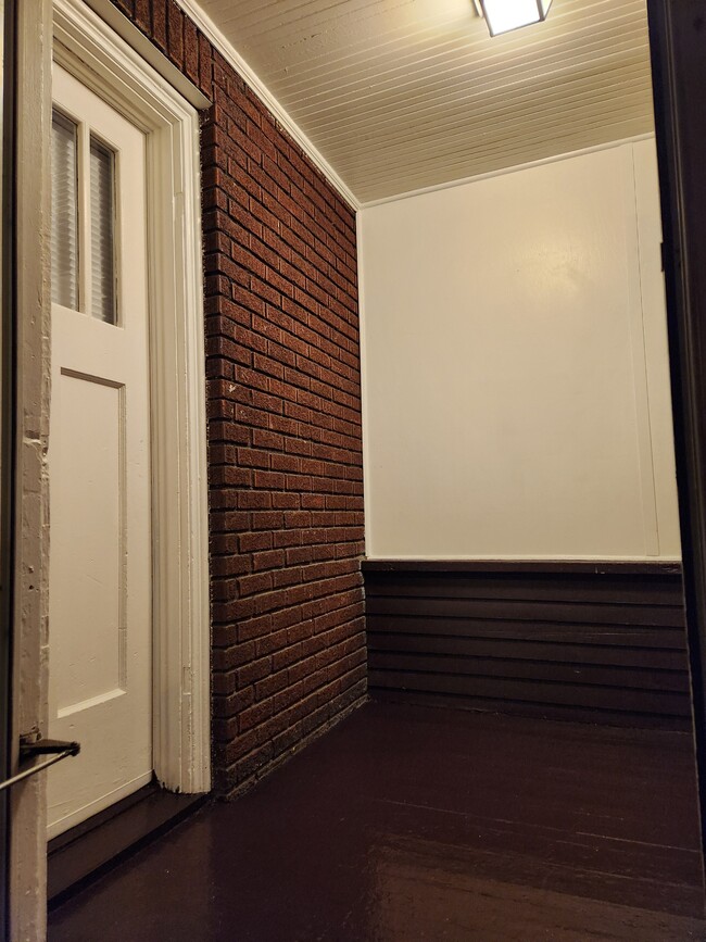 Building Photo - 14 Geiger Ave
