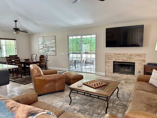 Building Photo - 43755 Cll Las Brisas W