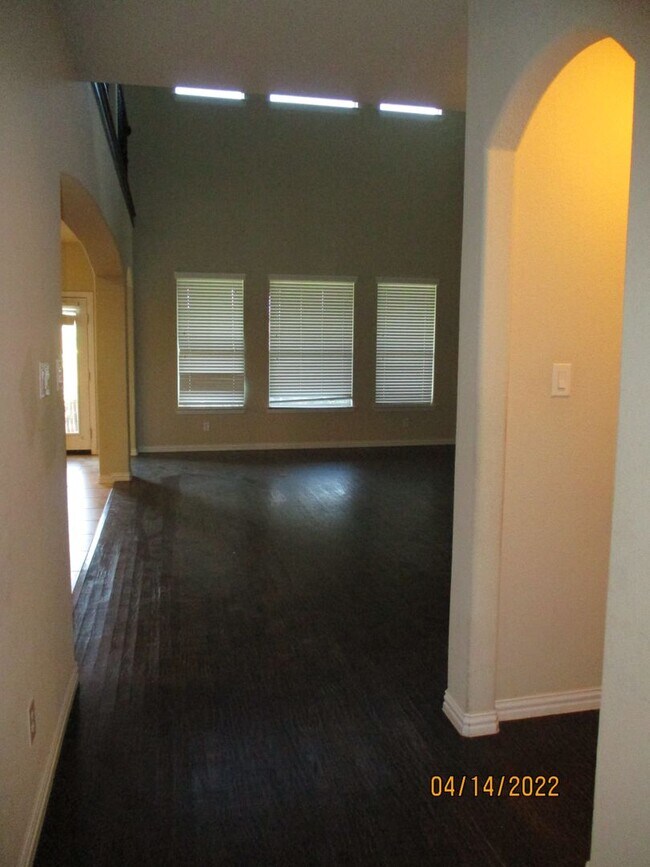 Building Photo - 2505 Mesa Glen Dr