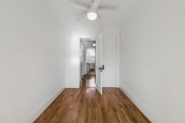 Building Photo - Big and Comfy Townhouse