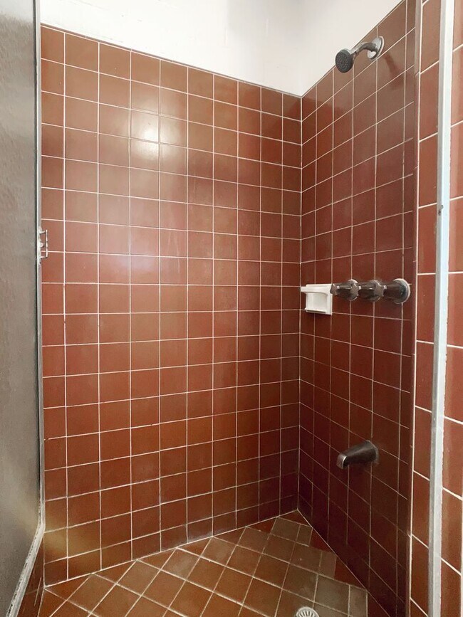 Building Photo - 264 Ka?iulani Ave