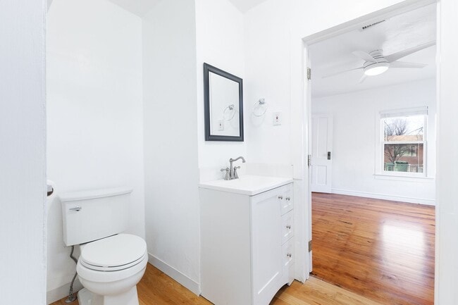 Building Photo - Adorable home on over-sized lot!