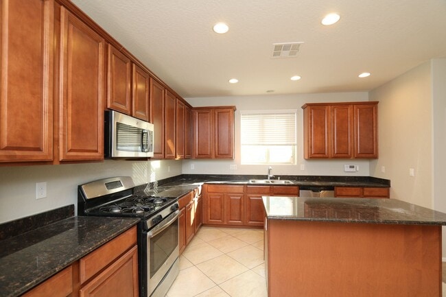 Building Photo - Beautiful 3 Bedroom Home in Southwest