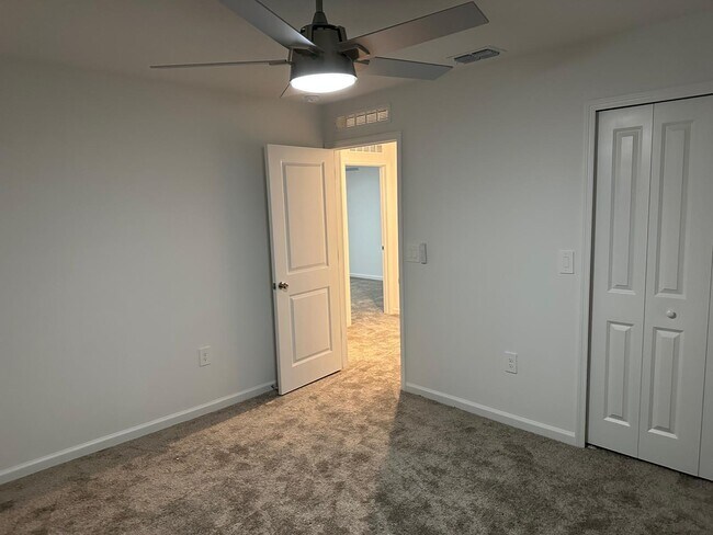 Building Photo - 4 Bed / 2.5 Bath Home – Available Septembe...