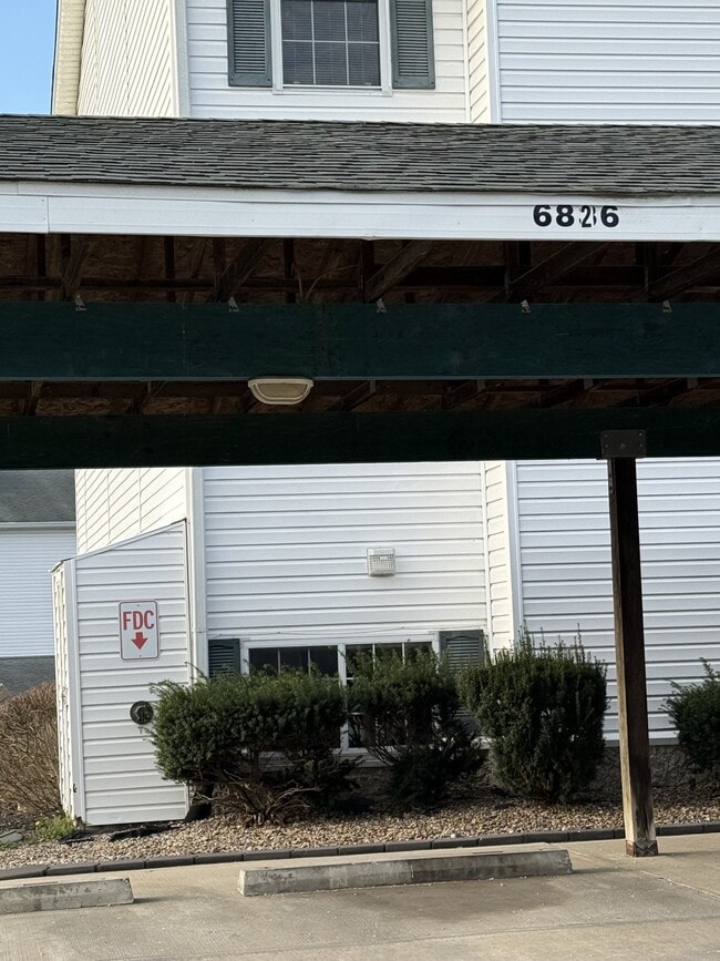 Building Photo - 6826 N Olive St