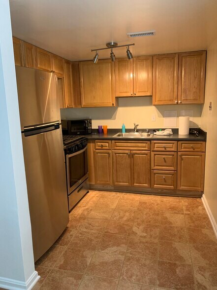 Building Photo - 1400 12th St N