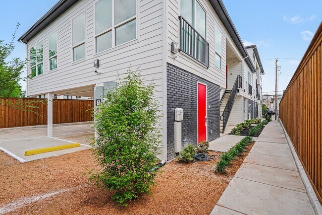 Building Photo - Be the first to live in Unit 203 at 2217 Fitzhugh—a brand-new 2026 construction offering 628 sq f...