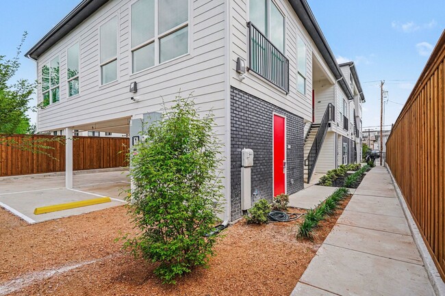 Building Photo - Be the first to live in Unit 207 at 2217 Fitzhugh—a brand-new 2026 construction offering 601 sq f...