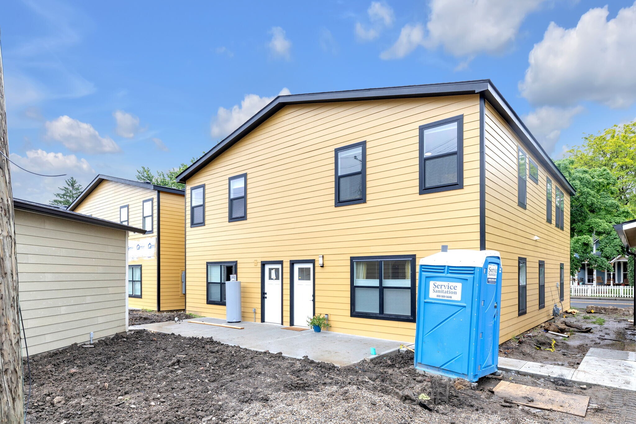 Building Photo - 1234 E 10th St