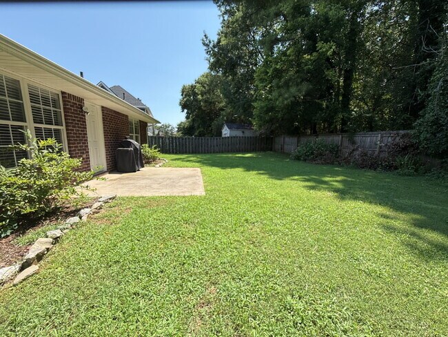 Building Photo - Section 8 accepted!!! "Discover Comfort and Charm: Spacious 3-Bed, 2-Bath Home in Huntsville's De...