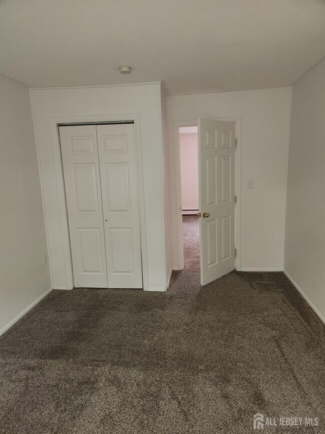 Building Photo - 289 Main St