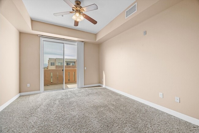 Building Photo - Sought after Park Avenue Condominiums/Top Floor Three Bedroom