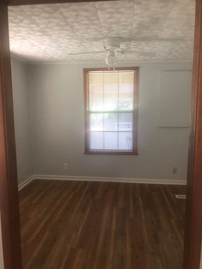 Building Photo - 2 Bedroom 1 Bath House