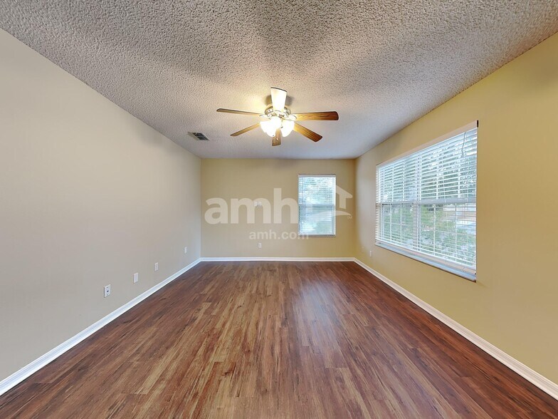 Building Photo - 850 Woodvale St