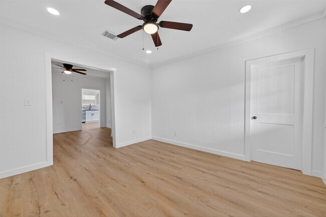 Building Photo - 2202 Hutchins St