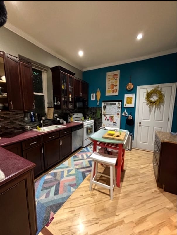 Building Photo - 530 N Oakley Blvd