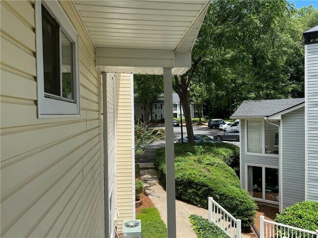 Building Photo - 1648 Raleigh Cir