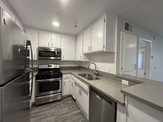Interior Photo - 4378 Sepulveda Blvd
