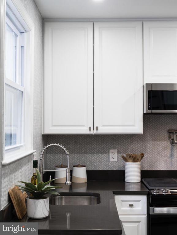 Building Photo - 612 44th St NE