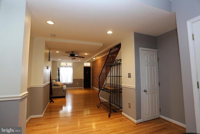 Building Photo - 524 S Bouldin St