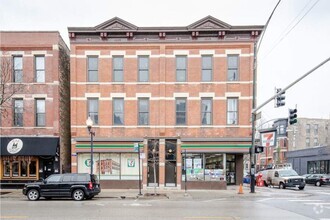 Building Photo - 957 W Armitage Ave