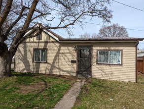 Building Photo - 2BR Fully Furnished Midtown Charmer