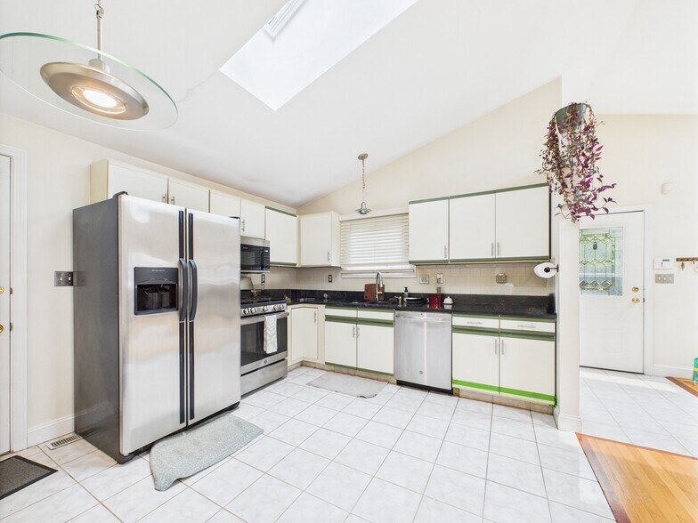 Building Photo - 124 Edgeworth Ave