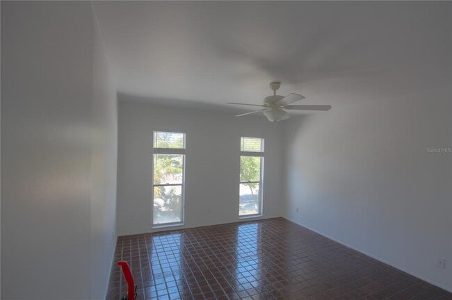 Building Photo - 307 S Osprey Ave